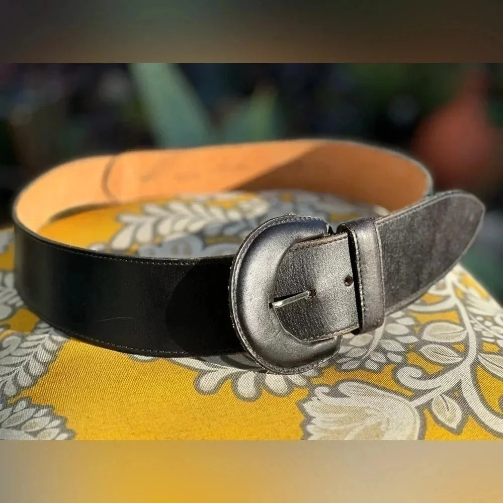 Anne Klein — Vintage Big Buckle Leather Belt